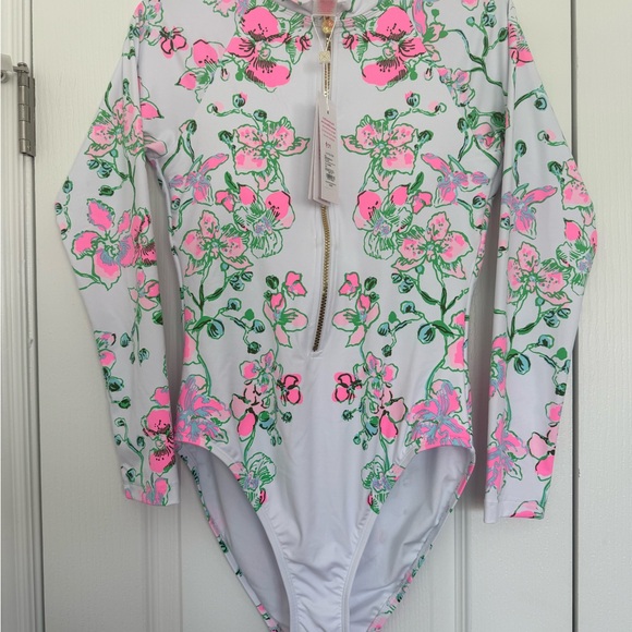 Lilly Pulitzer Randee Rashguard - Picture 3 of 4